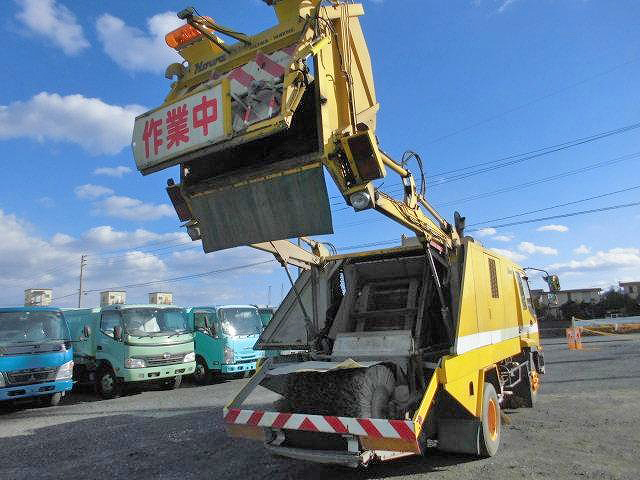 いすゞフォワード道路作業車中型（4t）[写真20]