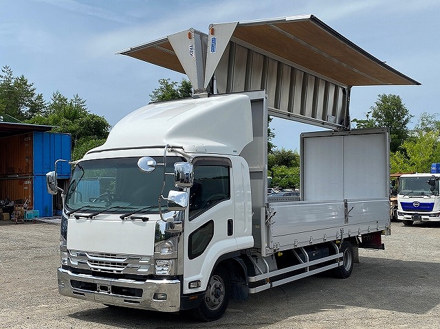 いすゞフォワードアルミウイング中型（4t）TKG-FRR90S2 [写真01]