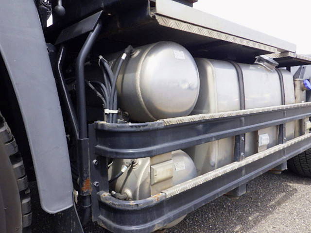 UDトラックスクオントレーラーヘッド（トラクターヘッド）大型（10t）[写真27]