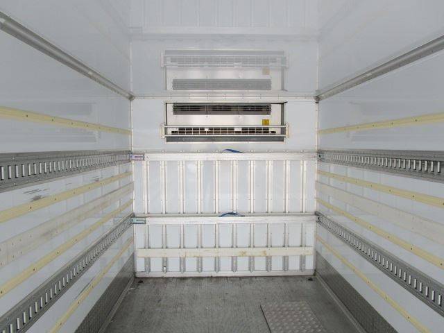いすゞフォワード冷凍車（冷蔵車）中型（4t）[写真10]