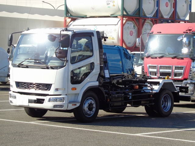 三菱ふそうファイターコンテナ専用車増トン（6t・8t）[写真01]