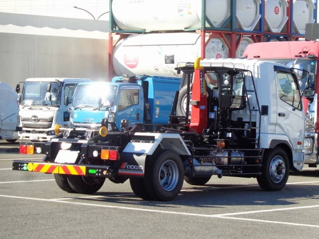 三菱ふそうファイターコンテナ専用車増トン（6t・8t）[写真02]