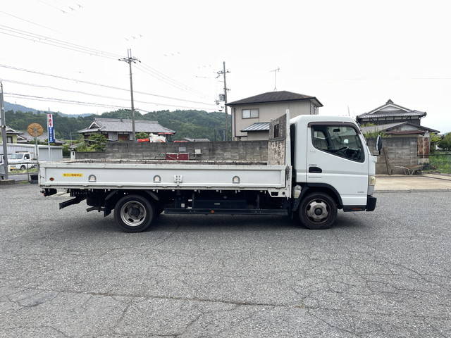 三菱ふそうキャンター平ボディ小型（2t・3t）[写真07]