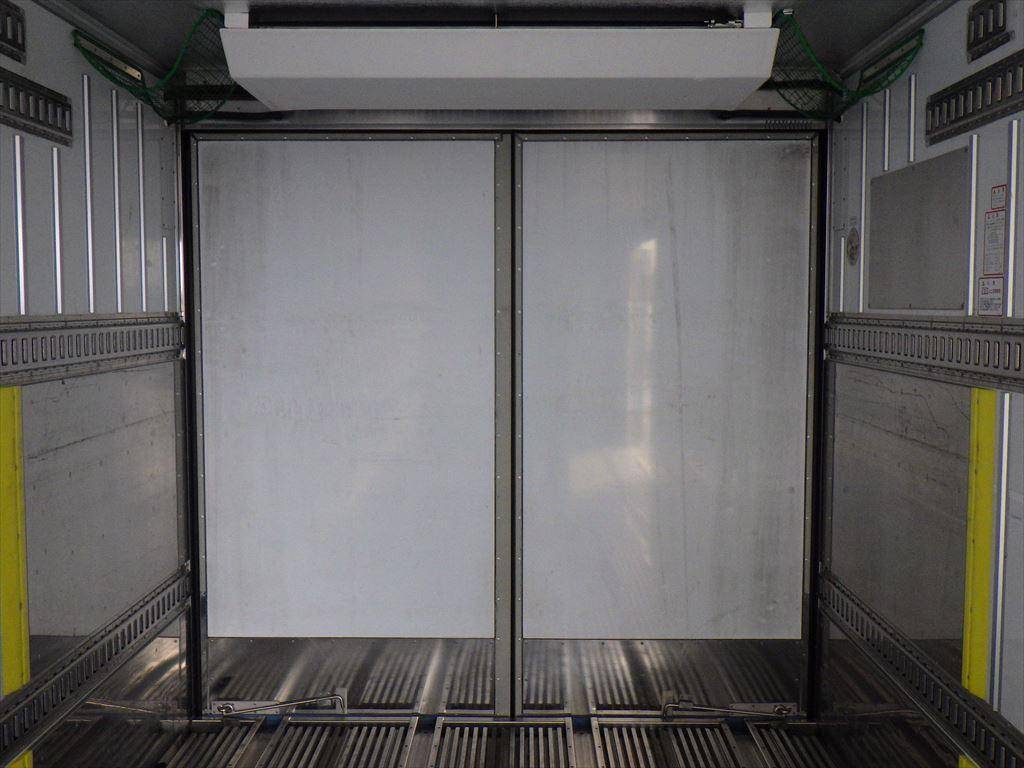 三菱ふそうスーパーグレート冷凍車（冷蔵車）大型（10t）[写真11]