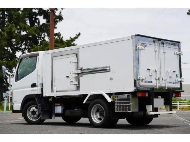 三菱ふそうキャンター冷凍車（冷蔵車）小型（2t・3t）[写真02]