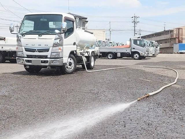 三菱ふそうキャンター散水車小型（2t・3t）[写真07]