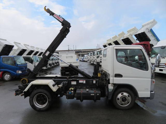 三菱ふそうキャンターコンテナ専用車小型（2t・3t）[写真13]