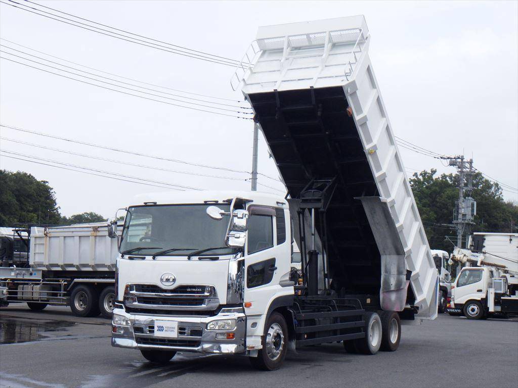 UDトラックスクオン深ダンプ（土砂禁ダンプ）大型（10t）[写真01]