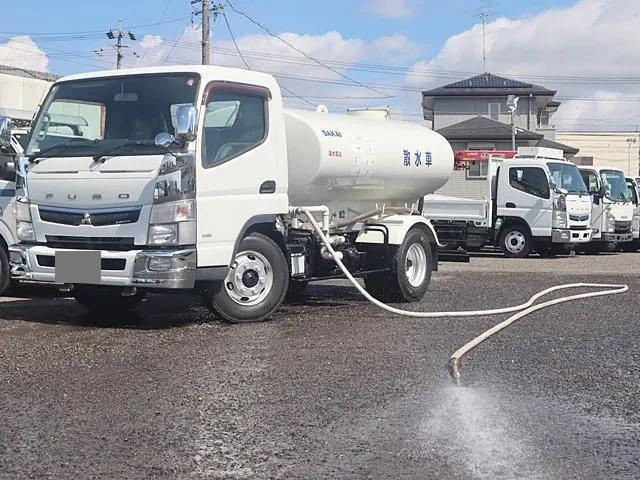 三菱ふそうキャンター散水車小型（2t・3t）[写真11]