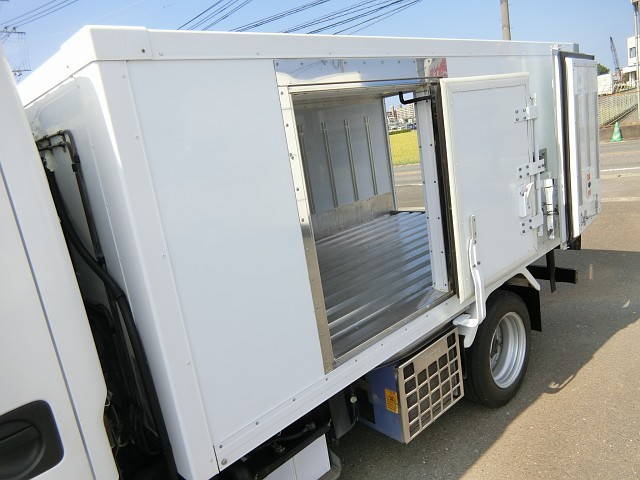 三菱ふそうキャンター冷凍車（冷蔵車）小型（2t・3t）[写真12]