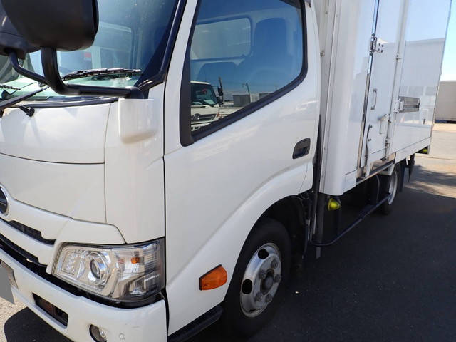 日野デュトロ冷凍車（冷蔵車）小型（2t・3t）[写真09]