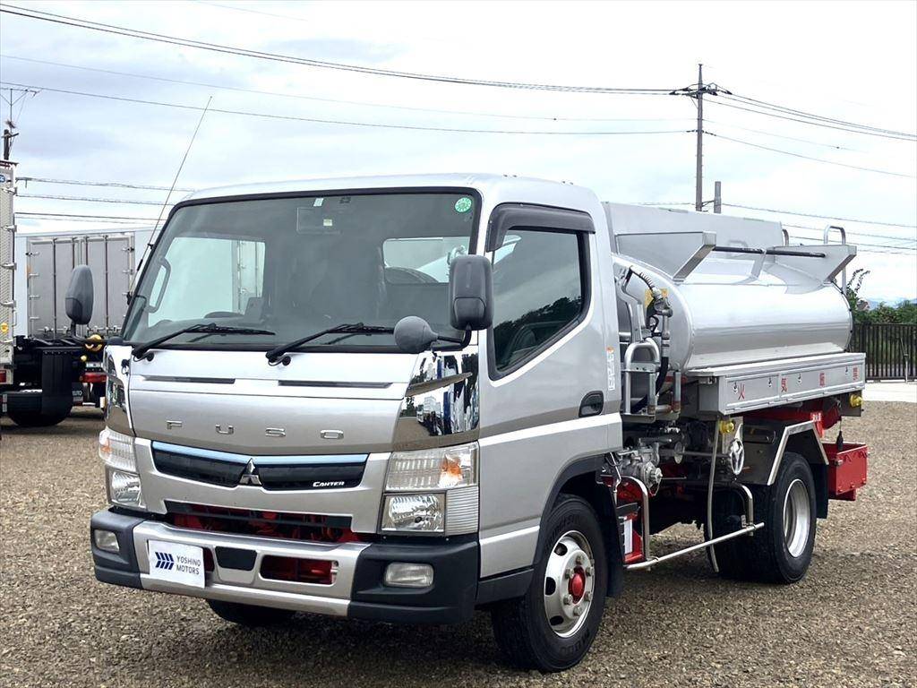 三菱ふそうキャンタータンク車（タンクローリー）小型（2t・3t）[写真01]