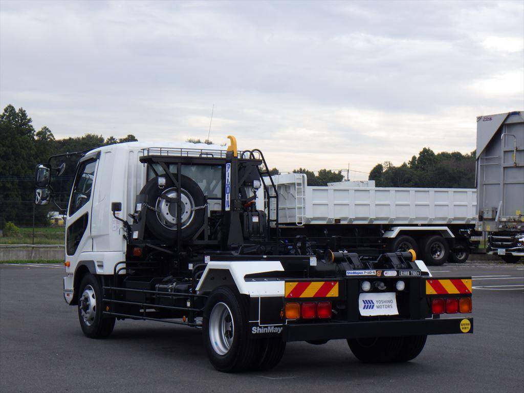 三菱ふそうファイターコンテナ専用車増トン（6t・8t）[写真03]