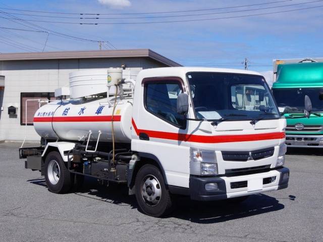 三菱ふそうキャンタータンク車（タンクローリー）小型（2t・3t）[写真01]