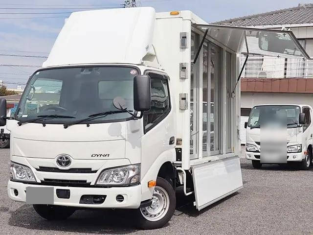 トヨタダイナ移動販売車小型（2t・3t）[写真03]