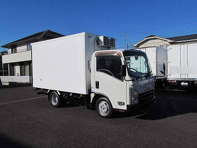 いすゞエルフ冷凍車（冷蔵車）小型（2t・3t）[写真03]