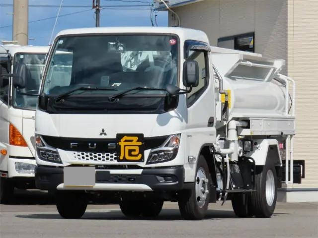 三菱ふそうキャンタータンク車（タンクローリー）小型（2t・3t）[写真01]