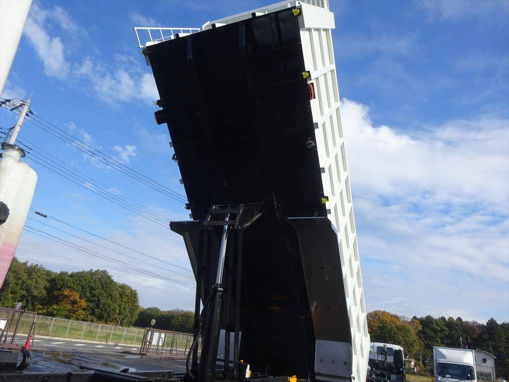 三菱ふそうスーパーグレート深ダンプ（土砂禁ダンプ）大型（10t）[写真11]