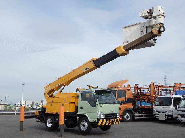 いすゞエルフ高所作業車小型（2t・3t）[写真01]