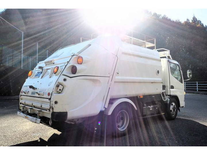 三菱ふそうキャンターパッカー車（塵芥車）小型（2t・3t）[写真04]