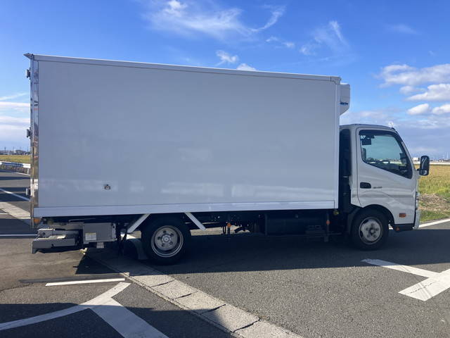 日野デュトロ冷凍車（冷蔵車）小型（2t・3t）[写真04]