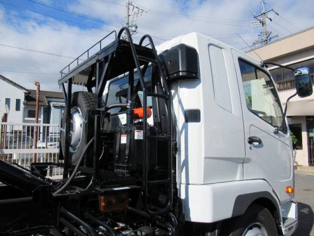 三菱ふそうファイターコンテナ専用車増トン（6t・8t）[写真07]