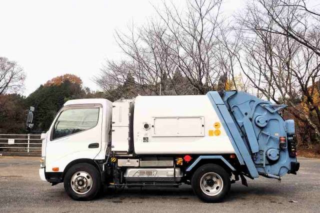 日野デュトロパッカー車（塵芥車）小型（2t・3t）[写真03]