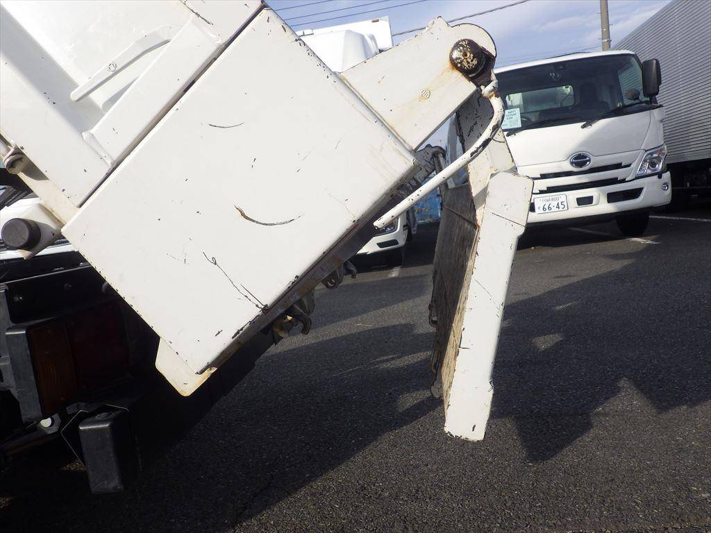 いすゞエルフダンプ小型（2t・3t）[写真12]