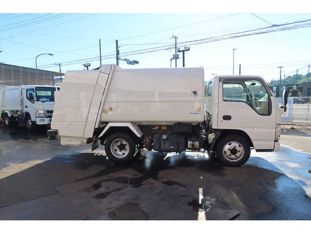 いすゞエルフパッカー車（塵芥車）小型（2t・3t）[写真06]