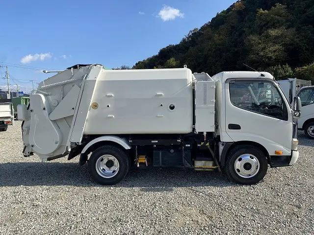 日野デュトロパッカー車（塵芥車）小型（2t・3t）[写真06]