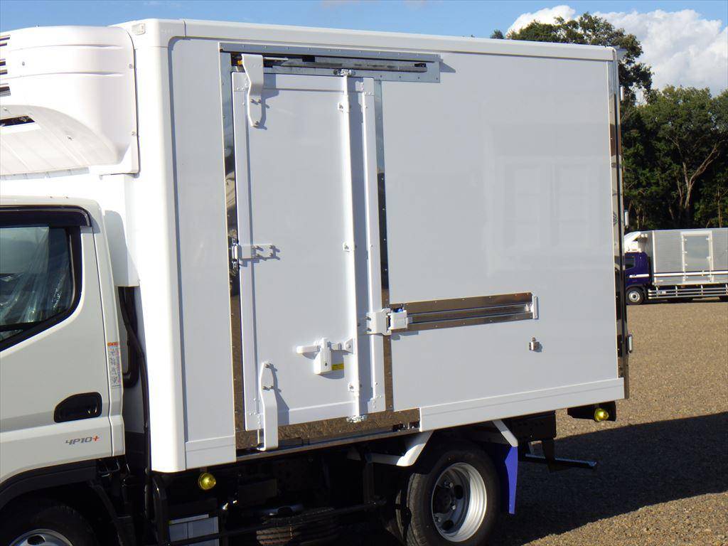 三菱ふそうキャンター冷凍車（冷蔵車）小型（2t・3t）[写真06]