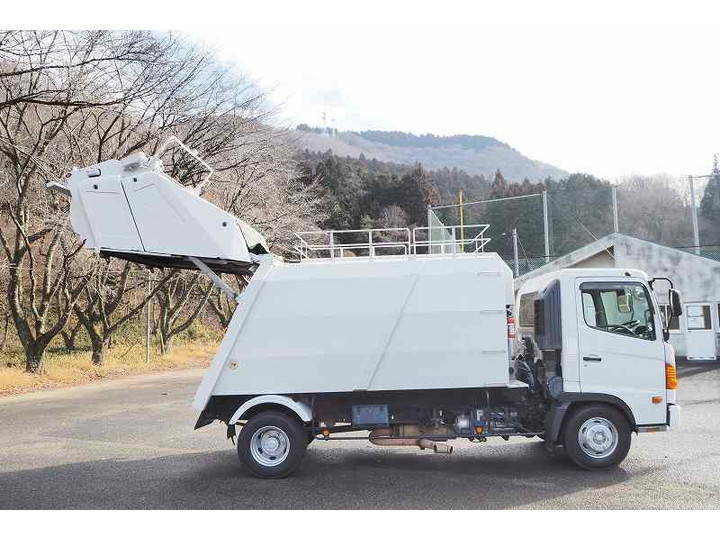 日野レンジャーパッカー車（塵芥車）中型（4t）[写真09]