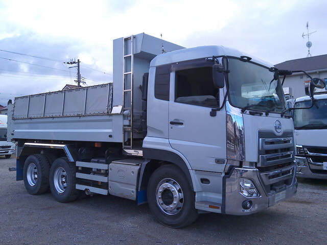 中古クオンダンプ